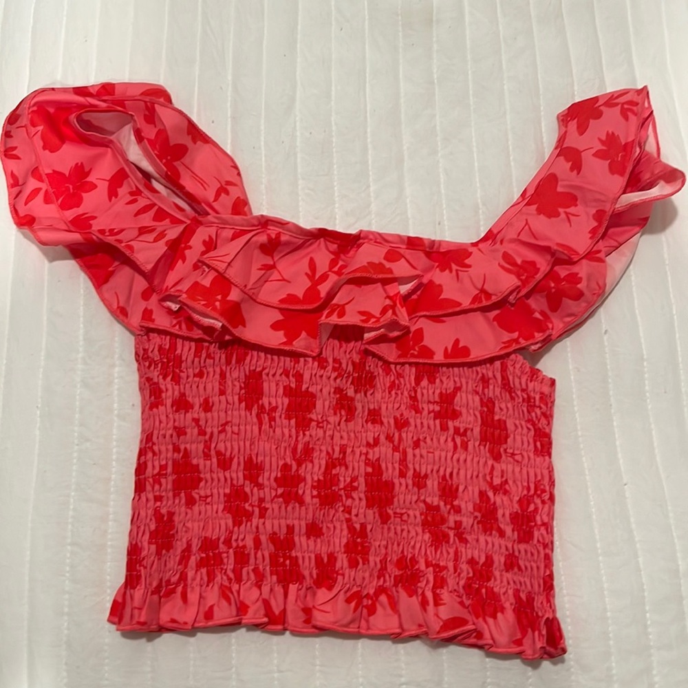 Pink flower top with ruffles never worn size xs